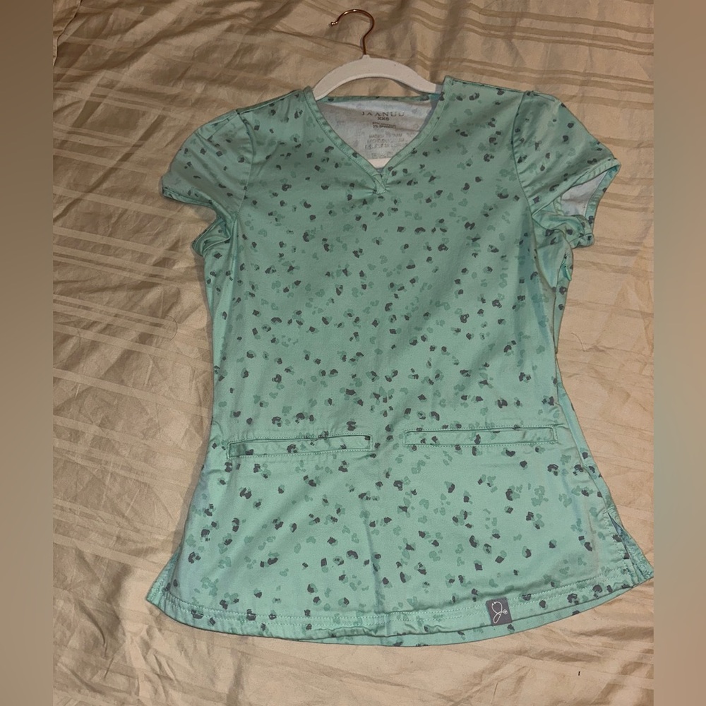 Jaanuu print scrub top
